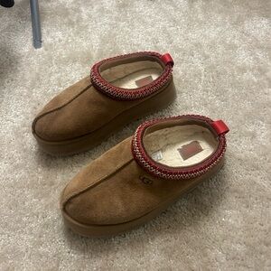 UGG Tazz II Tan Platform Suede Slippers with Red Accent